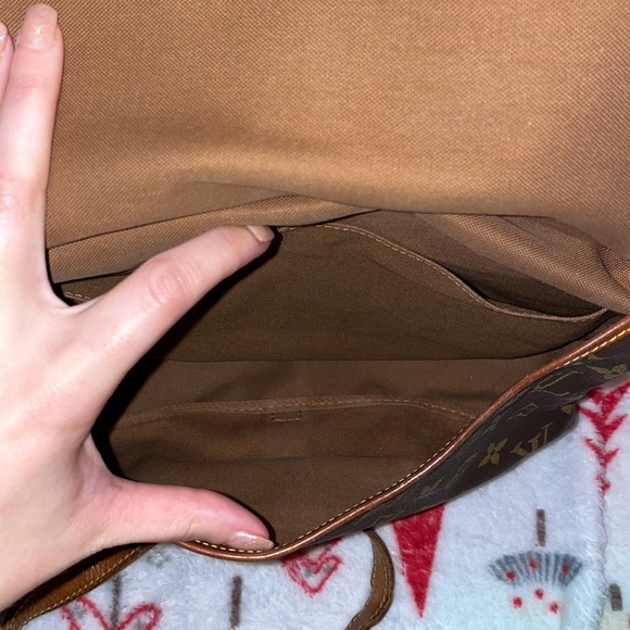 Louis Vuitton Discontinued Saumur bag - Picture 6 of 11